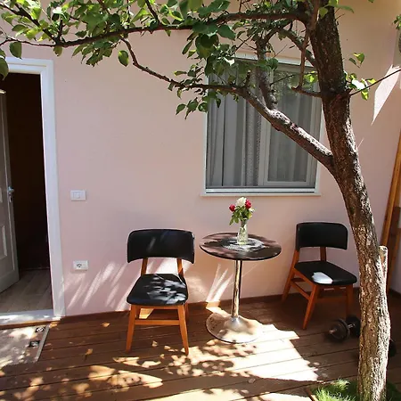 Hyseni 게스트하우스 *