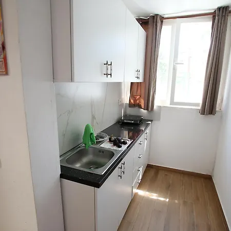 Hyseni 게스트하우스 Durrës