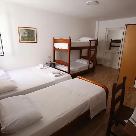 Hyseni 게스트하우스 *